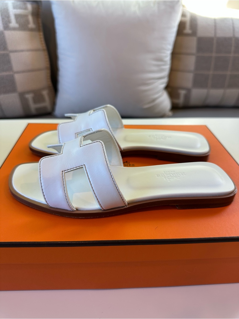 Hermes White Oran Sandals Size 35 - Picture 7 of 14